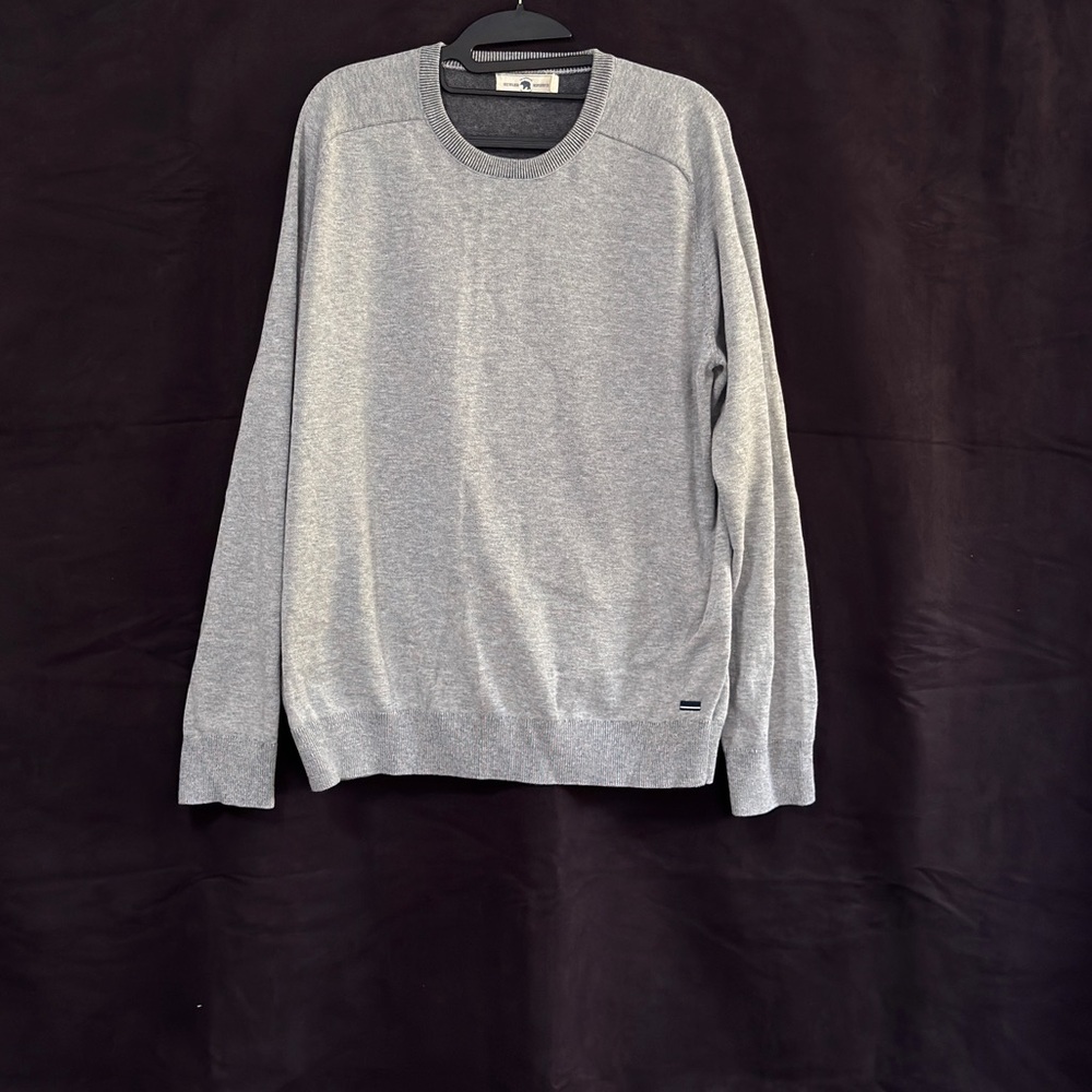 Light Gray Men's Crewneck Sweater, like new.